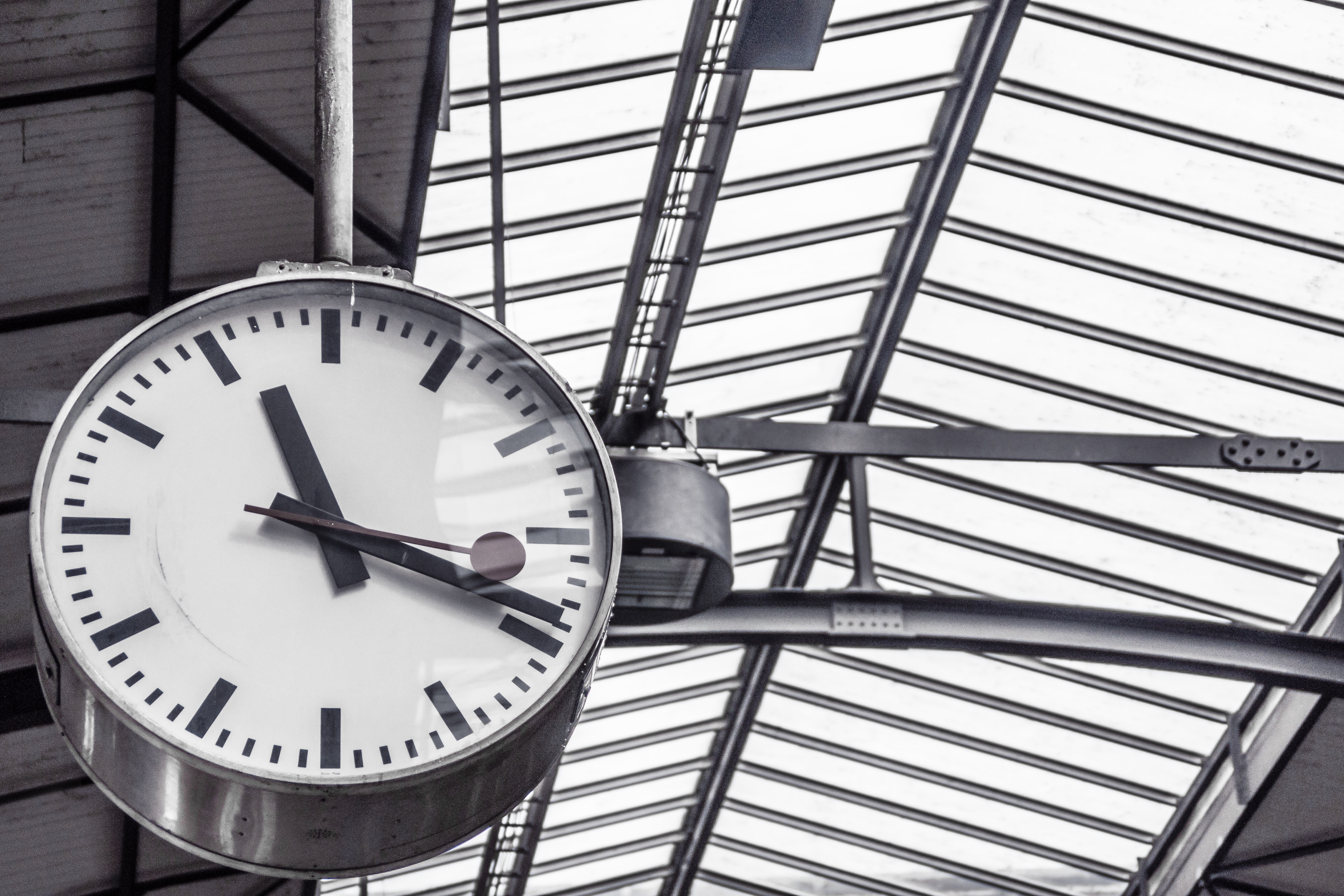 tarin station clock